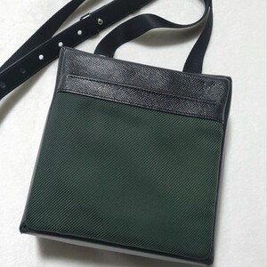 ルイヴィトン サコッシュ LOUIS VUITTON サヤン タイガ ショルダーバッグ 斜め掛け LVロゴ レザー×ナイロン メンズ 紳士 ブラック 黒 緑