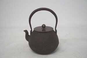 [4-21] 龍文堂造 鉄瓶 宝珠形 岩肌 象嵌提手 銅蓋 梅摘み 在銘 煎茶道具 湯沸 古玩 時代物 骨董 古美術 アンティーク Antique