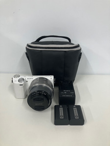 100円～★SONY ソニー α NEX-5T シルバー ミラーレス一眼カメラ レンズ E3.5-5.6/PZ 16-50 OSS バッテリー/充電器付属 カメラ 通電確認済